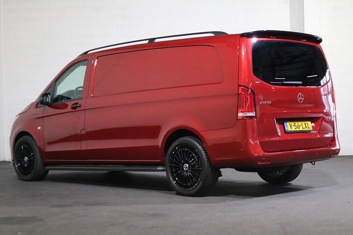 Nieuw Mercedes e-Vito 150 kW (204 PK) 2025 Rood (metallic) MPV