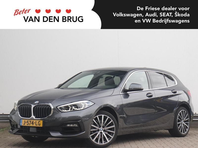 Grijs Gebruikt 2020 BMW 118 Executive Hatchback | € 22.890 (Eerlijke prijs) - Afbeelding 1/4