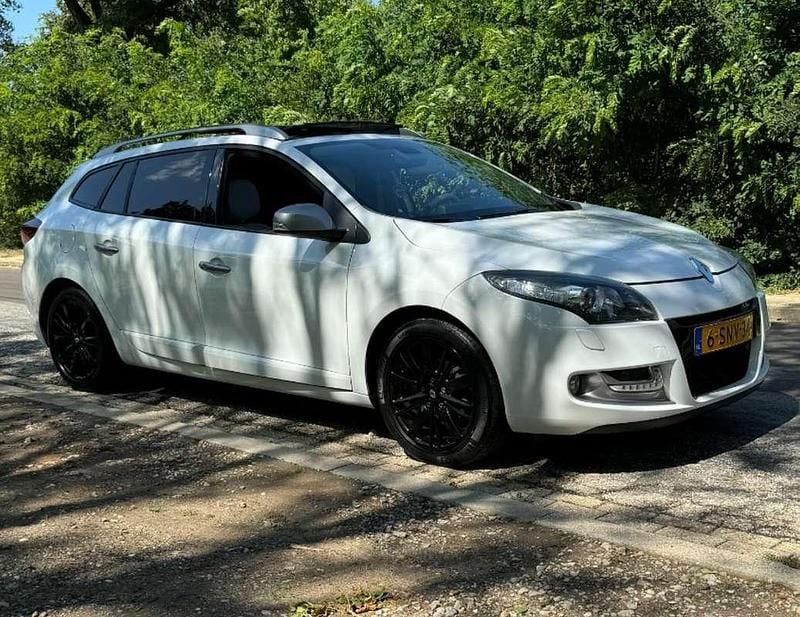 Wit Occasion 2013 Renault Mégane GT Line Bose Edition Stationwagen | € 5.499 (Eerlijke prijs) - Afbeelding 1/4