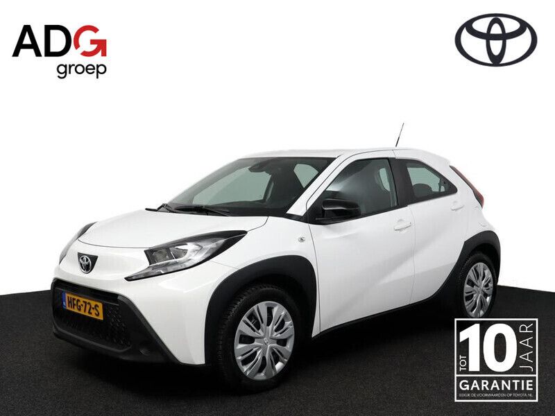 Wit Gebruikt 2024 Toyota Aygo Play Hatchback | € 17.900 (Eerlijke prijs) - Afbeelding 1/4