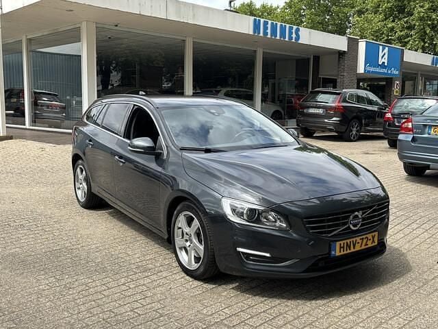 Grijs Gebruikt 2015 Volvo V60 Momentum Stationwagen | € 14.250 (Eerlijke prijs) - Afbeelding 1/4