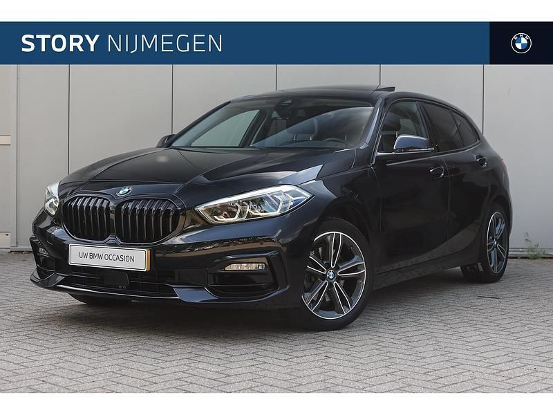 Zwart Gebruikt 2020 BMW 118 Executive Hatchback | € 23.950 (Eerlijke prijs) - Afbeelding 1/4