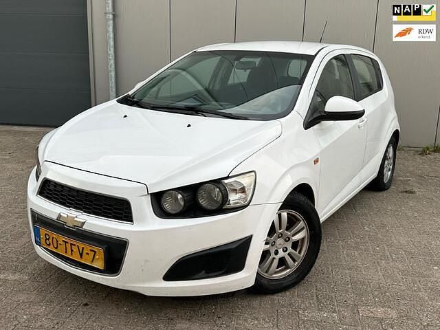 Wit Gebruikt 2012 Chevrolet Aveo LT Hatchback | € 1.499 (Duur) - Afbeelding 1/4
