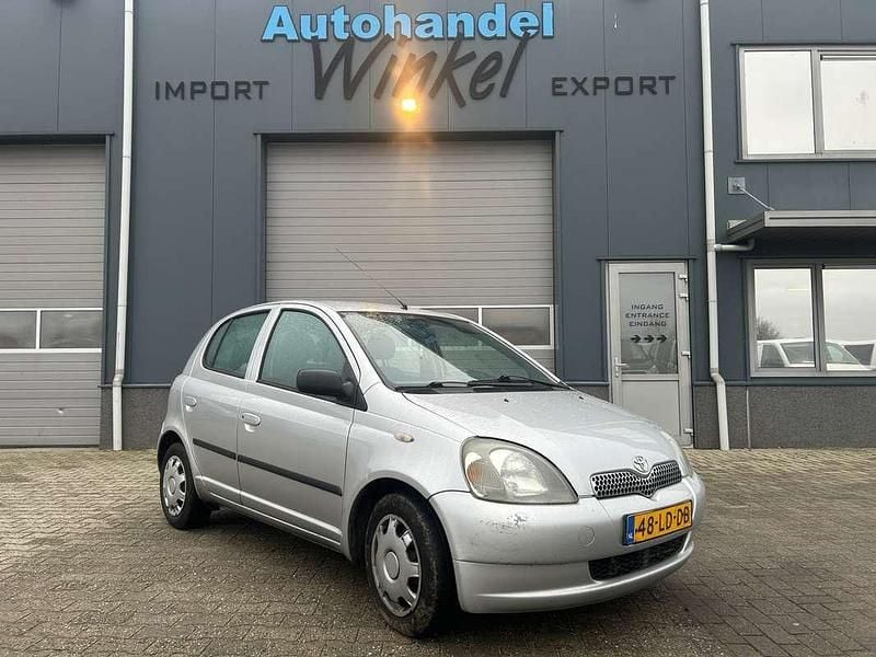 Grijs Gebruikt 2002 Toyota Yaris Sol Hatchback | € 1.600 (Goede deal) - Afbeelding 1/4
