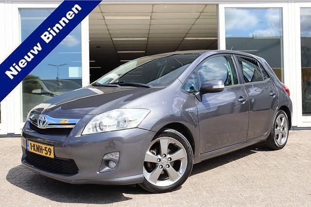 Grijs, metallic lak Gebruikt 2012 Toyota Auris Business Edition Hatchback | € 7.950 (Eerlijke prijs) - Afbeelding 1/4