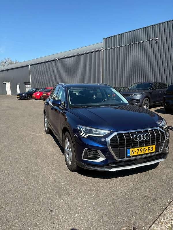 Blauw Gebruikt 2020 Audi Q3 SUV | € 30.000 (Goede deal) - Afbeelding 1/4
