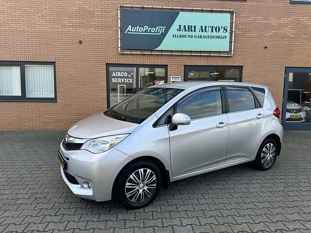 Grijs (metallic) Occasion 2011 Subaru Trezia Hatchback | € 6.500 - Afbeelding 1/4