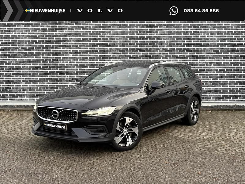 Zwart Gebruikt 2020 Volvo V60 CC Pro Stationwagen | € 35.694 (Goede deal) - Afbeelding 1/4