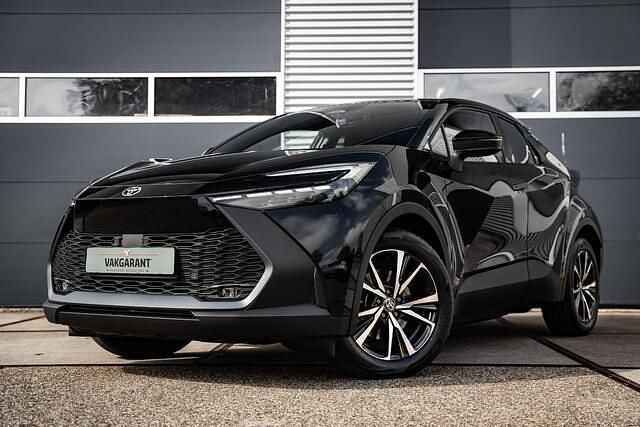 Zilver Nieuw 2025 Toyota C-HR+ Business Edition SUV | € 36.999 - Afbeelding 1/4
