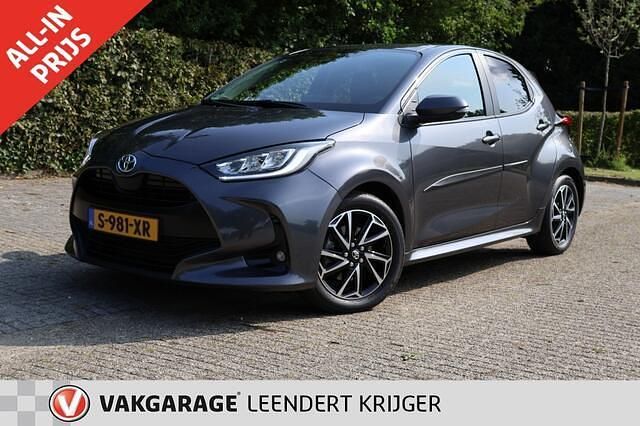 Grijs Gebruikt 2023 Toyota Yaris Hatchback | € 21.450 (Eerlijke prijs) - Afbeelding 1/4