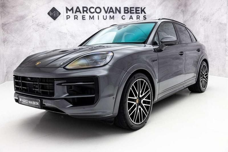 Occasion Porsche Cayenne 470 PK (345 kW) 2025 M7q kwartsietgrijs metallic SUV