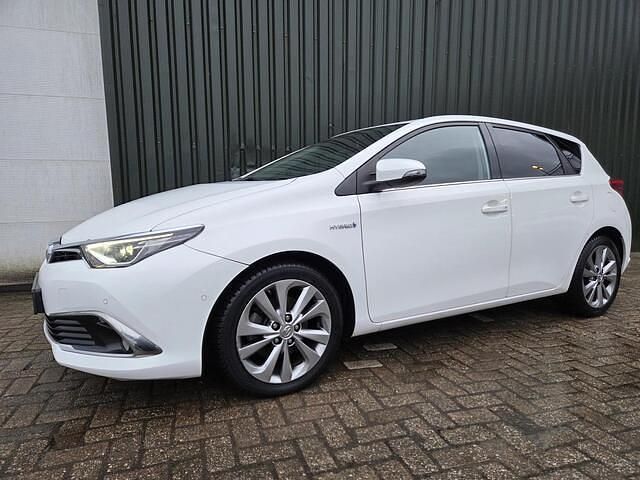 Occasion Toyota Auris Executive 99 PK (72 kW) 2016 Wit Hatchback