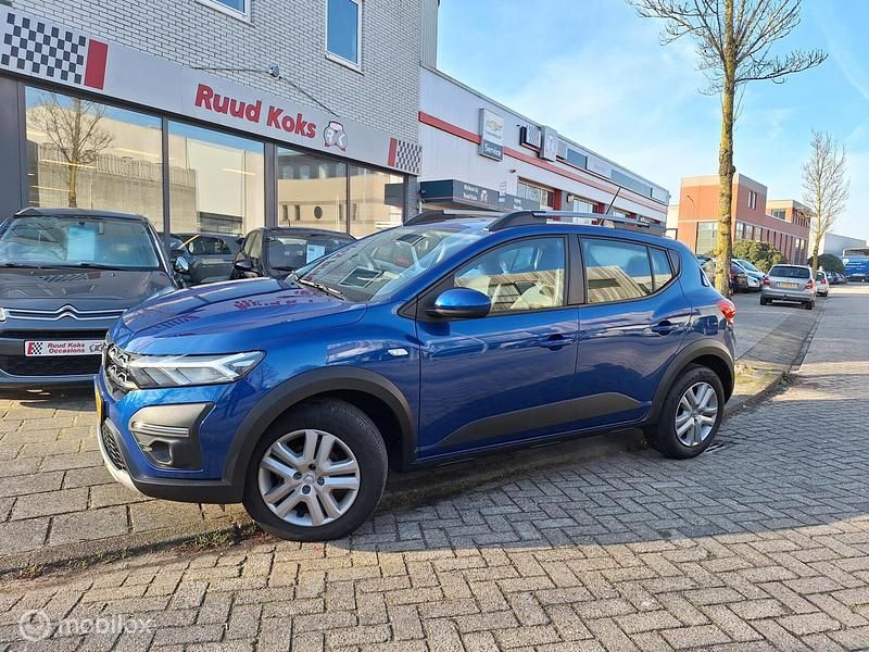 Blauw Occasion 2023 Dacia Sandero Comfort Hatchback | € 17.849 (Eerlijke prijs) - Afbeelding 1/4