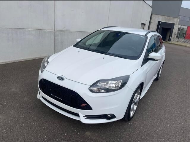 Wit Gebruikt 2014 Ford Focus ST Stationwagen | € 11.950 (Eerlijke prijs) - Afbeelding 1/4