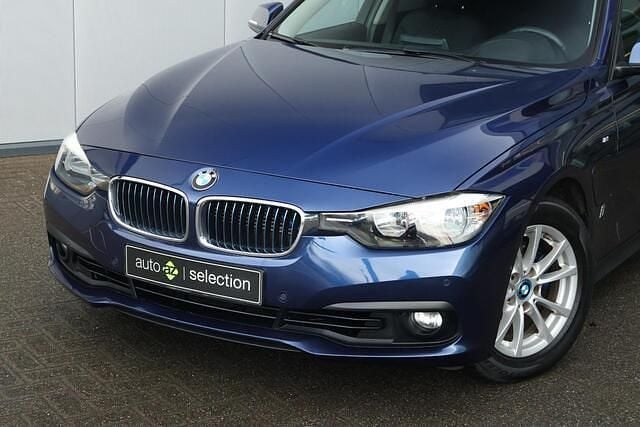 Blauw Occasion 2016 BMW 330 Executive Sedan | € 16.900 (Goede deal) - Afbeelding 1/3