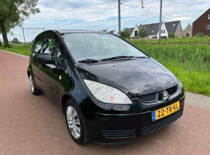 Zwart Gebruikt 2006 Mitsubishi Colt Inform Sedan | € 2.500 (Eerlijke prijs) - Afbeelding 1/4