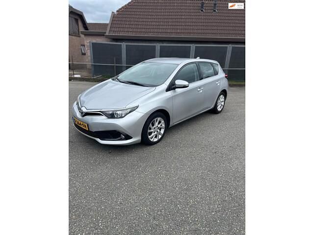 Grijs Gebruikt 2018 Toyota Auris Hatchback | € 10.950 - Afbeelding 1/4