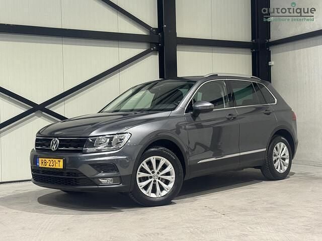 Grijs Gebruikt 2017 VW Tiguan Comfortline SUV | € 17.440 (Eerlijke prijs) - Afbeelding 1/4