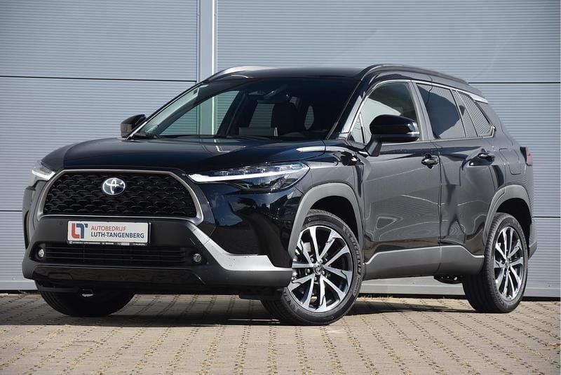 Zwart Gebruikt 2024 Toyota Corolla Cross SUV | € 37.950 (Eerlijke prijs) - Afbeelding 1/4