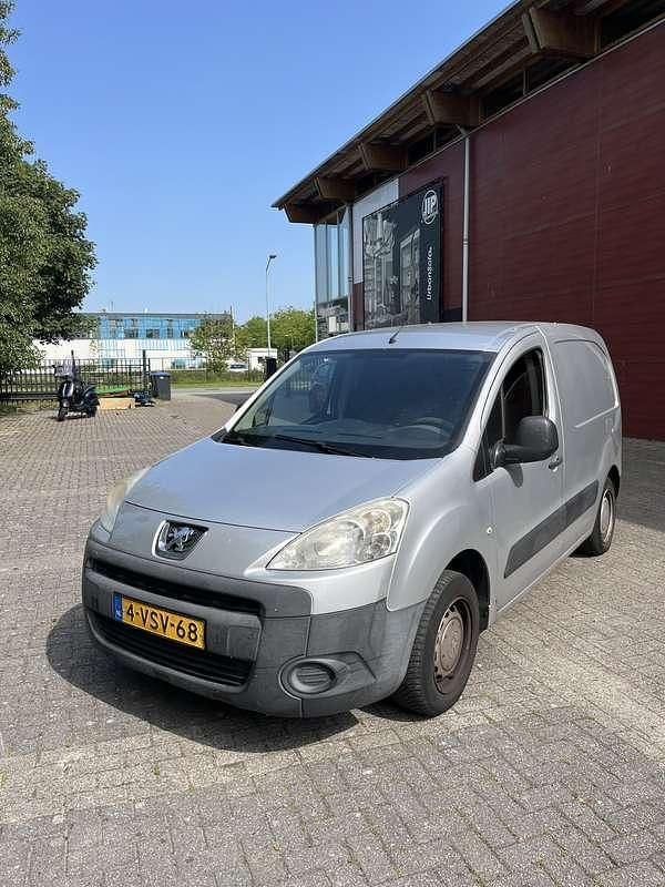 Gebruikt 2012 Peugeot Partner Avantage MPV | € 3.000 (Eerlijke prijs) - Afbeelding 1/4