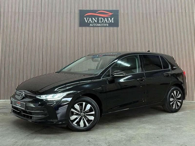 Zwart Gebruikt 2024 VW Golf VIII Edition Hatchback | € 30.900 (Goede deal) - Afbeelding 1/4