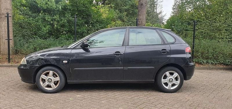 Zwart Gebruikt 2004 Seat Ibiza Hatchback | € 2.222 (Goede deal) - Afbeelding 1/4