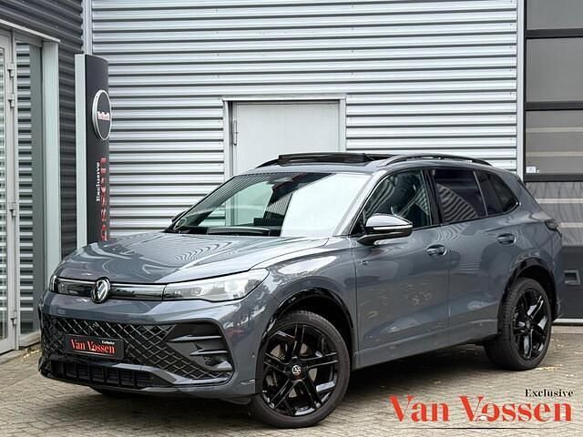 Grijs Gebruikt 2024 VW Tiguan R-line SUV | € 64.950 - Afbeelding 1/4