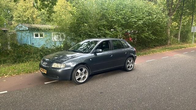 Grijs Gebruikt 2002 Audi A3 Attraction Hatchback | € 1.150 (Goede deal) - Afbeelding 1/4