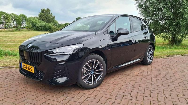 Zwart Gebruikt 2023 BMW 225 M Sport MPV | € 33.950 - Afbeelding 1/4