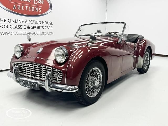 Rood Gebruikt 1960 Triumph TR3 Cabriolet | € 22.000 - Afbeelding 1/4