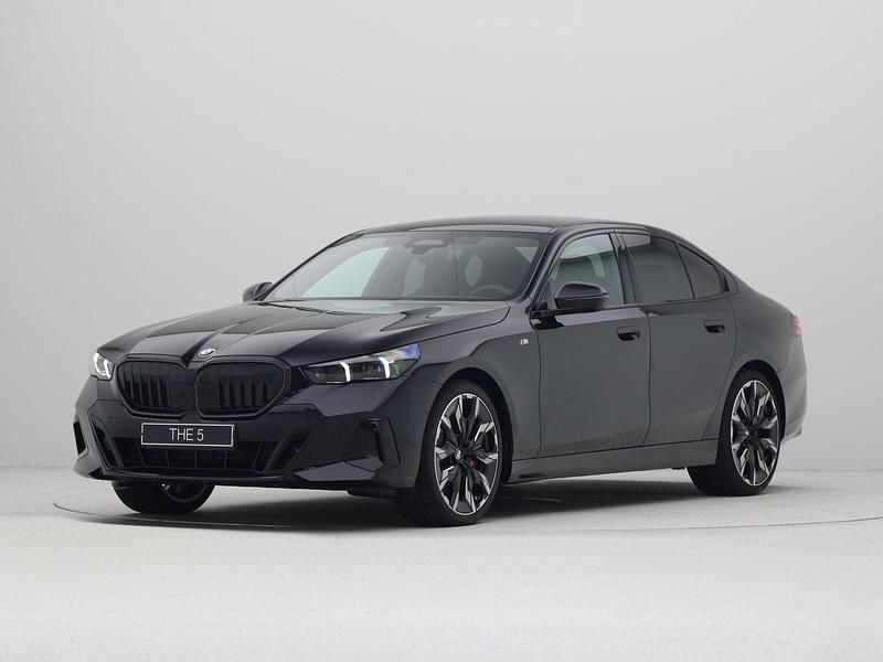 Zwart Gebruikt 2025 BMW 540 Comfort Edition Sedan | € 89.950 (Super prijs) - Afbeelding 1/4