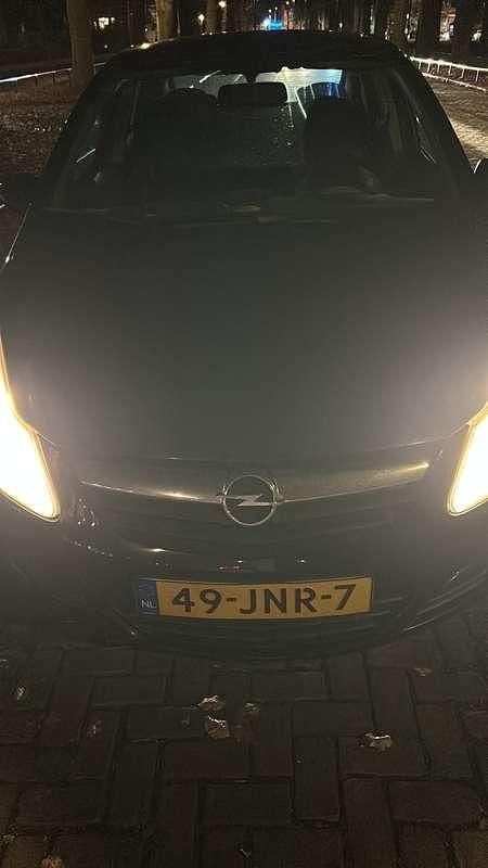 Zwart Occasion 2009 Opel Corsa Enjoy MPV | € 2.150 (Eerlijke prijs) - Afbeelding 1/4