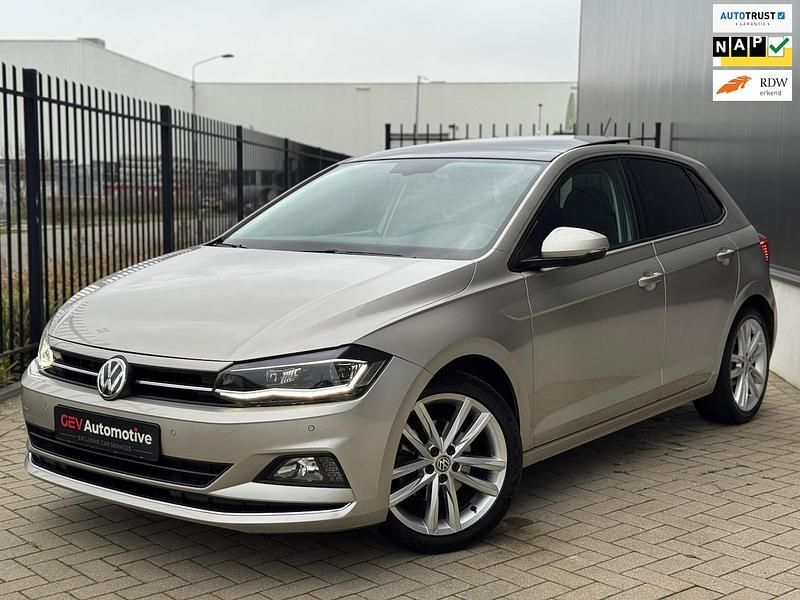 Grijs Gebruikt 2019 VW Polo Highline Hatchback | € 14.495 (Goede deal) - Afbeelding 1/4