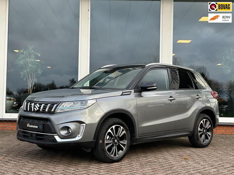 Grijs Gebruikt 2024 Suzuki Vitara Style SUV | € 25.450 - Afbeelding 1/4