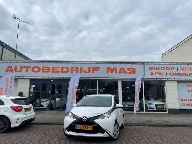 Wit Gebruikt 2015 Toyota Aygo X-play Hatchback | € 6.950 (Eerlijke prijs) - Afbeelding 1/4