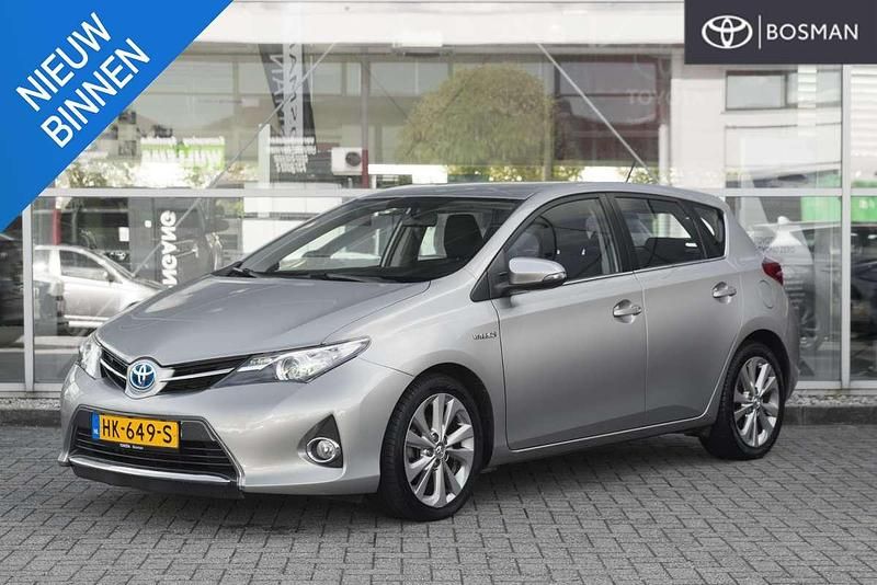 Grijs Gebruikt 2013 Toyota Auris Hybrid Executive Hatchback | € 11.950 (Eerlijke prijs) - Afbeelding 1/4