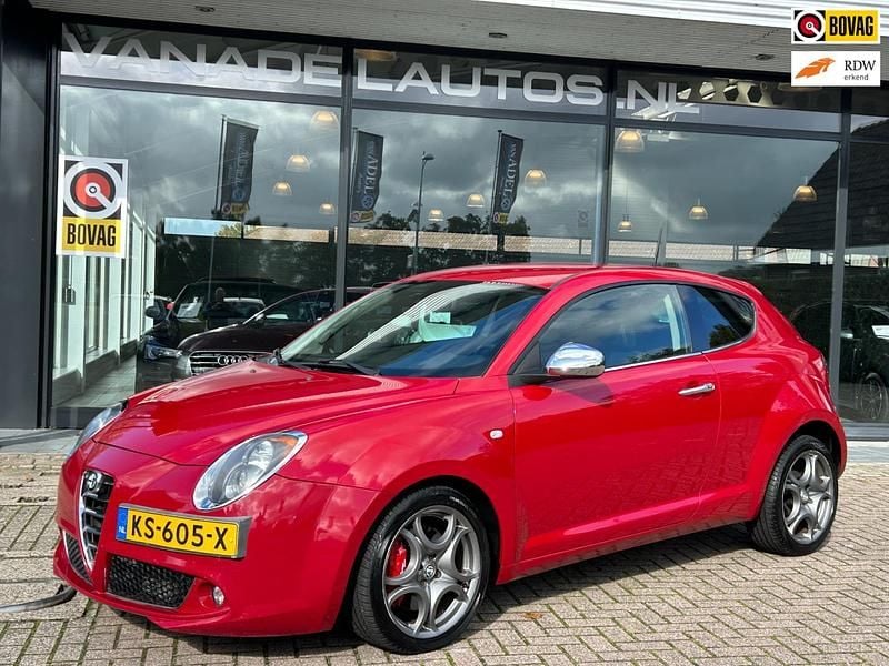 Rood Gebruikt 2015 Alfa Romeo MiTo Exclusive Hatchback | € 8.749 (Eerlijke prijs) - Afbeelding 1/4