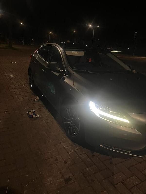 Gebruikt 2016 Volvo V40 | € 7.500 (Super prijs) - Afbeelding 1/4