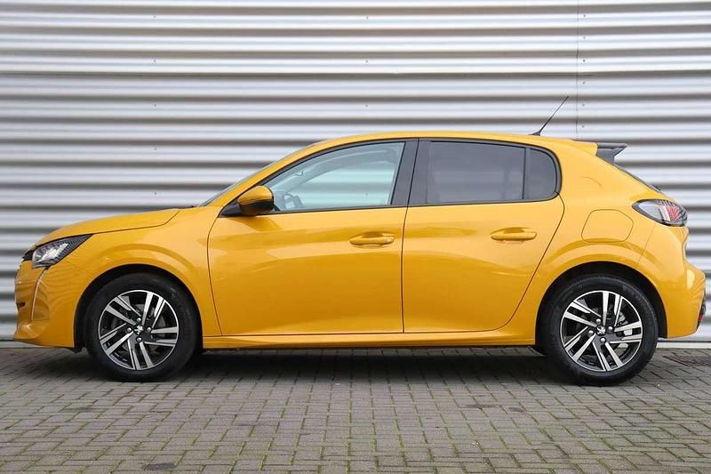 Occasion Peugeot 208 Allure 101 PK (74 kW) 2021 Geel Hatchback