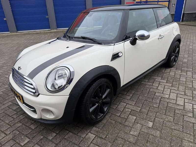 Wit Occasion 2013 Mini Cooper Hatchback | € 6.990 (Goede deal) - Afbeelding 1/4