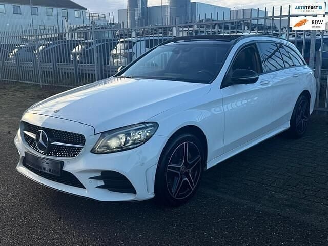 Wit (metallic) Gebruikt 2019 Mercedes C400 Premium Plus Stationwagen | € 34.900 (Goede deal) - Afbeelding 1/4