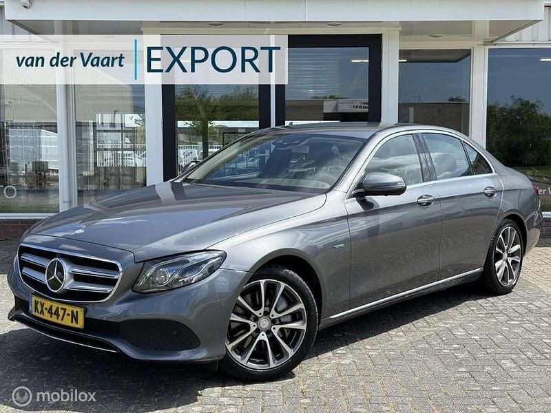 Grijs Gebruikt 2016 Mercedes E350 Prestige Sedan | € 17.995 (Goede deal) - Afbeelding 1/4