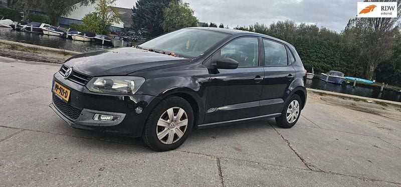 Zwart Gebruikt 2010 VW Polo Hatchback | € 2.000 (Super prijs) - Afbeelding 1/4