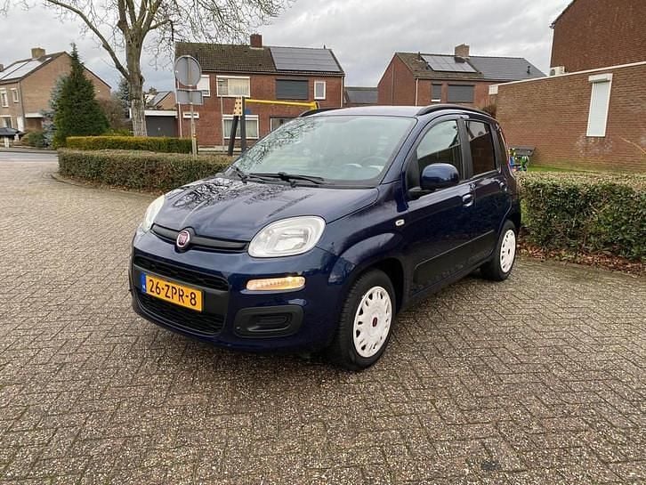 Blauw (metallic) Occasion 2013 Fiat Panda Lounge Hatchback | € 4.600 (Eerlijke prijs) - Afbeelding 1/4