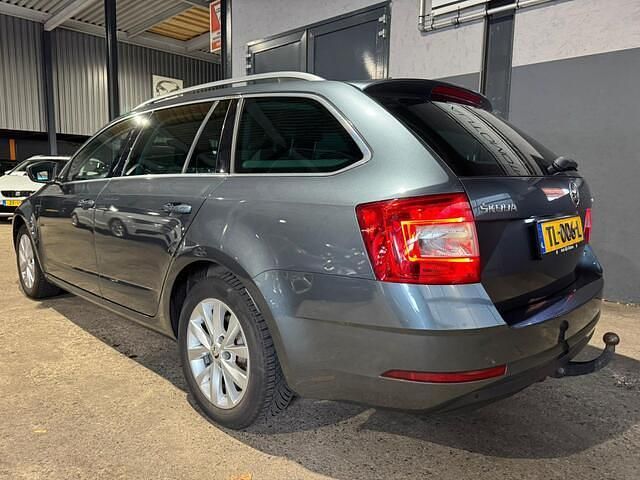Grijs Gebruikt 2018 Skoda Octavia G-TEC Business Line Stationwagen | € 9.949 - Afbeelding 1/4