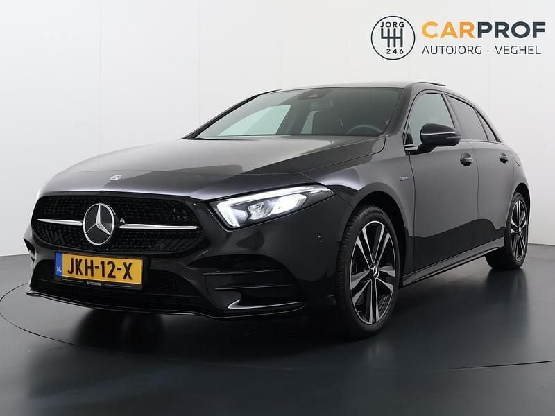 Zwart Gebruikt 2020 Mercedes A250 Business Hatchback | € 28.995 (Eerlijke prijs) - Afbeelding 1/4