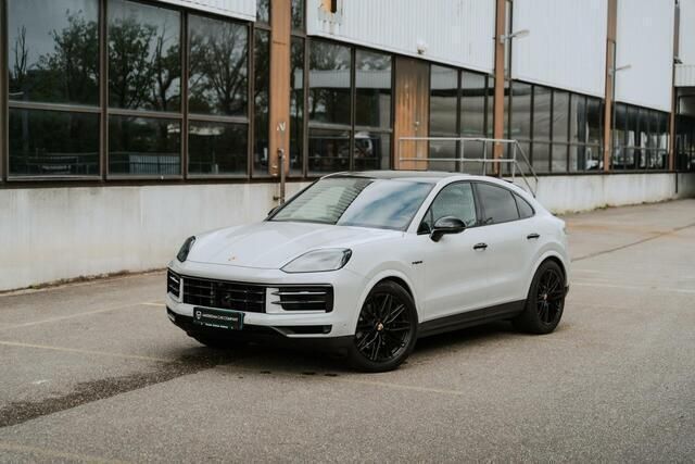 Grijs Gebruikt 2023 Porsche Cayenne Turbo SUV | € 119.500 - Afbeelding 1/4