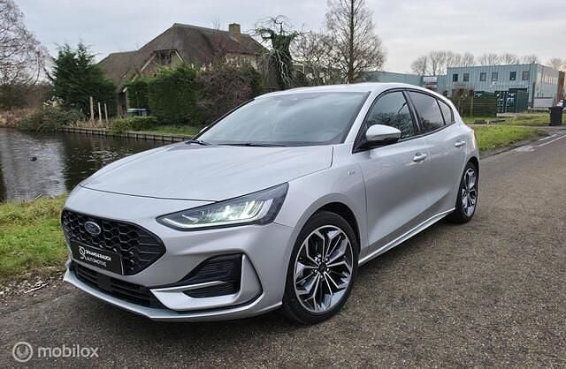 Zilver Occasion 2025 Ford Focus ST-Line Hatchback | € 29.995 (Eerlijke prijs) - Afbeelding 1/4