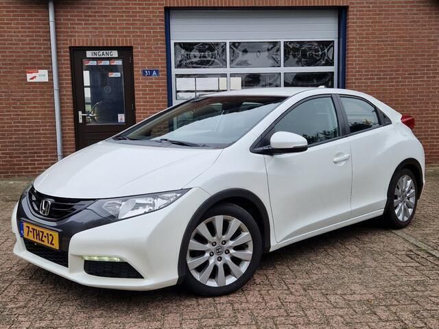 Wit, metallic lak Gebruikt 2014 Honda Civic Comfort Hatchback | € 10.950 (Eerlijke prijs) - Afbeelding 1/4