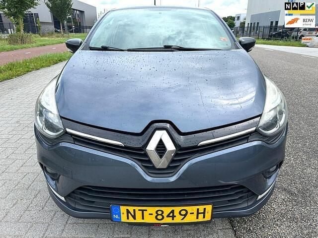 Grijs, metallic lak Gebruikt 2016 Renault Clio IV Dynamique Hatchback | € 6.899 (Eerlijke prijs) - Afbeelding 1/4